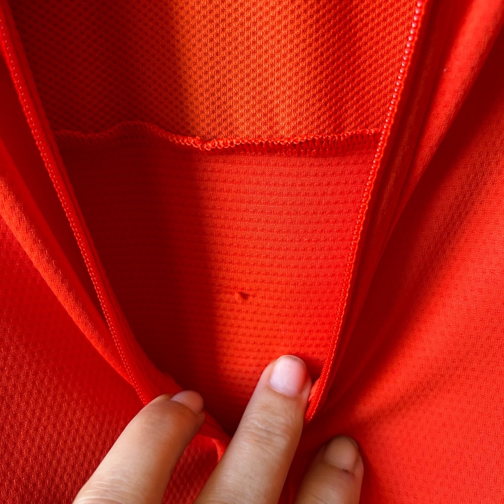 LULULEMON Ventilating UV
Protection Running jacket
Solar Orange - Picture 5 of 7
